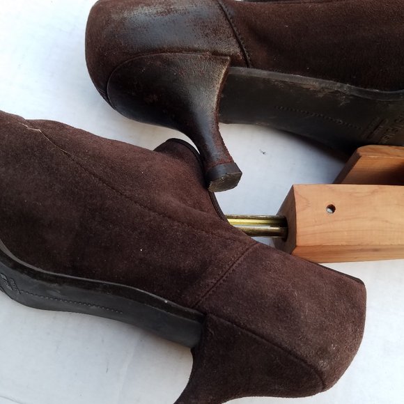 .Stuart Weitzman Brown Suede High-cut Vamp, Kitten Heels - Picture 6 of 6